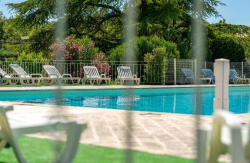 La Roque-sur-Pernes House | Stone haven in Provence