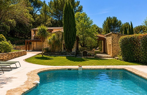 La Roque-sur-Pernes House | *Stones, calm and comfort on 5000 m2 of land.