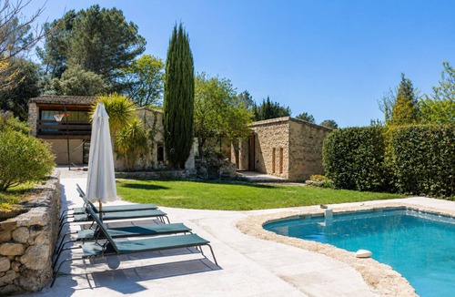 La Roque-sur-Pernes House | *Stones, calm and comfort on 5000 m2 of land.