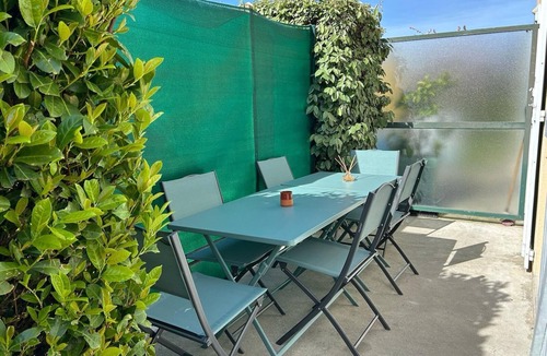 Castelnau-d'Estretefonds Apartment | Studio-Comfort-Ensuite with Bath-Terrace
