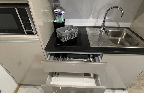 Le Pin House | STUDIO 12 - Quiet ground floor, sleeps 1 to 2