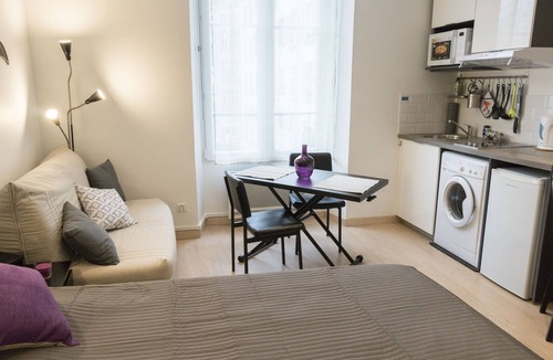 Vittel Apartment | Studio 24-Studio-Apartment-Wet room-Garden view