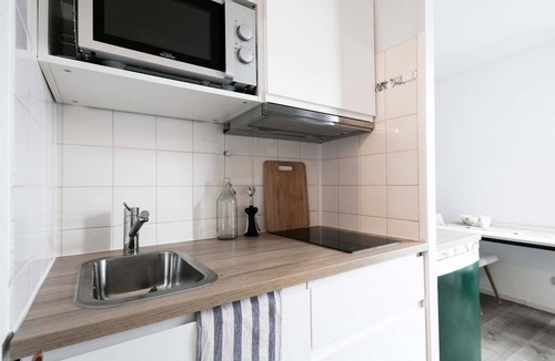 Quartier Chorier-Berriat Apartment | Studio 24m2, balcony, reversible air conditioning, private parking, streetcar