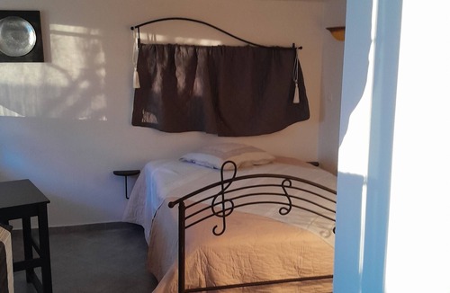 Chateauneuf-du-Rhone Apartment | Studio 25m2. 3 mns south commercial area of Montelimar.