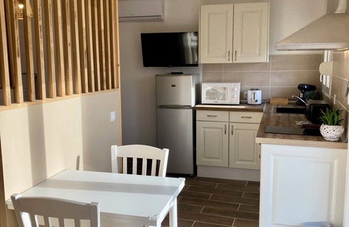 Suze-la-Rousse Apartment | STUDIO 263 "Studio with Provencal charm in Suze-la-Rousse - Calm & authenticity