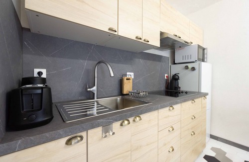 La Perriere Apartment | Studio Apartment 'Charmant 2' with Mountain View, Balcony and Wi-Fi