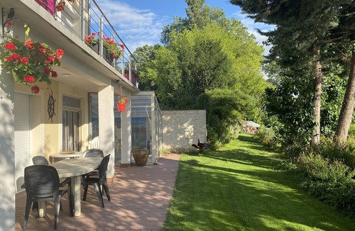 Saint-Maurice Apartment | Studio Apartment "Indépendant" with Private Terrace, Private Heated Pool & Wi-Fi