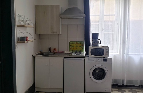 Foissiat Apartment | Studio Apartment "Le Saule" with Shared Garden