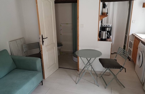 Reilhanette Apartment | Studio at the foot of Ventoux and near the spa town of Montbrun les Bains