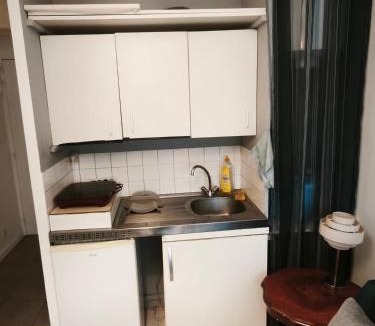 Peronnas Apartment | Studio au calme