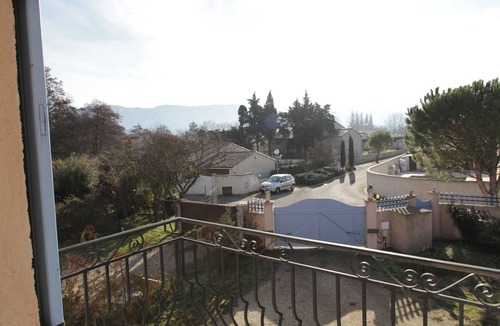 Taillades Apartment | Studio au Pied du Luberon Avec Piscine
