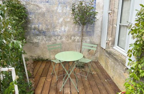 Nontron Apartment | Studio avec terrasse privée
