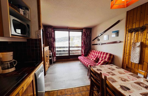 Les Saisies Apartment | Studio cabin in Les Saisies, south facing, pets allowed