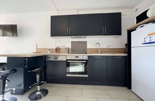 Port Rive Gauche Apartment | Studio cabin with pool, sleeps 4, Gruissan