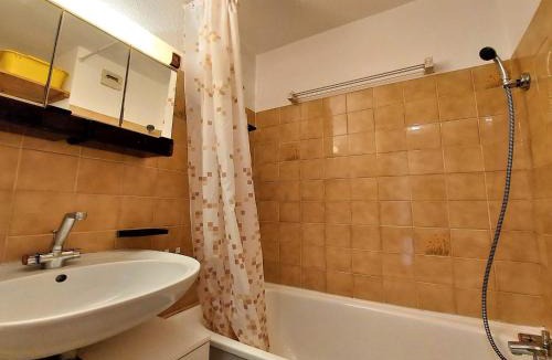 Samoens Apartment | Studio chaleureux avec balcon au centre de Samoëns - FR-1-624-83