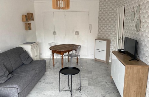 Roquebrune-Cap-Martin Apartment | Studio climatisé avec piscine en bord de mer