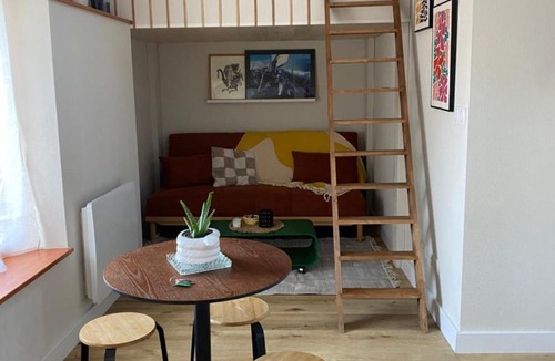Pontarlier Apartment | Studio coloré et tout confort en plein centre