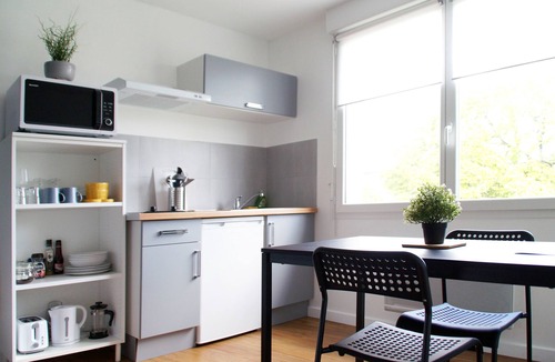 La Roche-sur-Yon Apartment | Studio-Comfort-Private Bathroom-Garden View