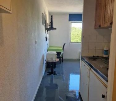 Paroisse Notre-Dame Apartment | Studio confortable avec vue sur la ville à Dole, 25 m²