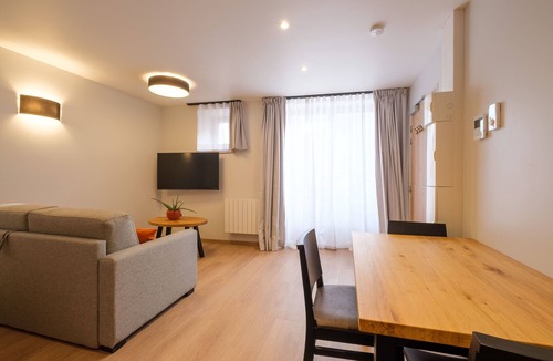 Lons-le-Saunier Apartment | Studio cosy au centre de Lons | Wifi