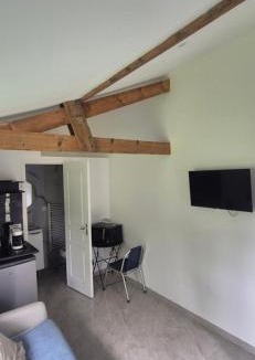 Villeneuve-le-Roi Apartment | Studio cosy avec vue jardin et cadre paisible