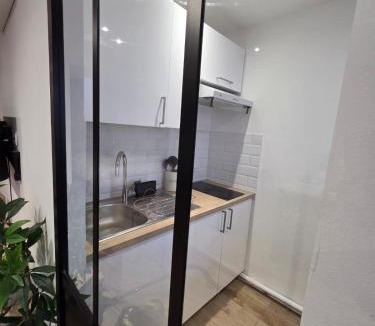 Quartier Atlantis Apartment | Studio cosy devant RER B TGV Massy SNCF