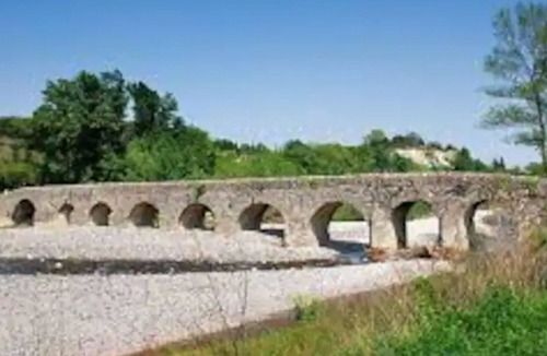 Viviers Apartment | Studio cosy neuf dans village médieval