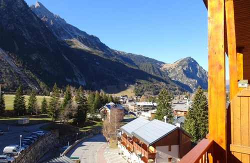 Pralognan-la-Vanoise Apartment | Studio cosy près des commerces, balcon sud - FR-1-464-122