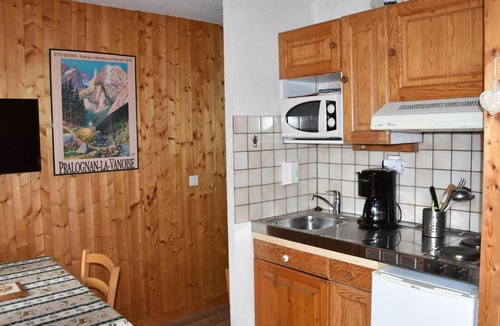 Pralognan-la-Vanoise Apartment | Studio cosy près des commerces, balcon sud - FR-1-464-122