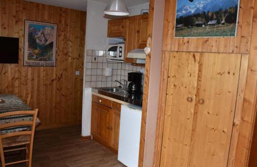 Pralognan-la-Vanoise Apartment | Studio cosy près des commerces, balcon sud - FR-1-464-122
