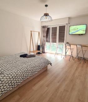 Bourgogne Apartment | Studio cosy tout équipé - Proche plateau de Saclay & Courtabœuf