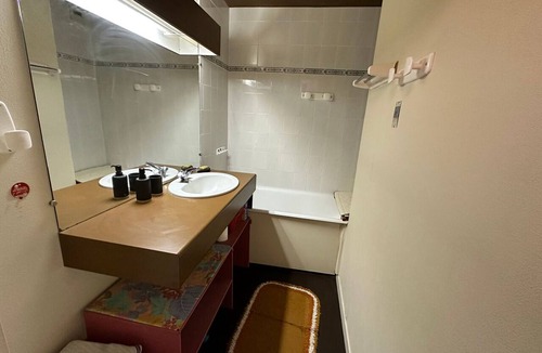 Correncon-en-Vercors Apartment | Studio for 4 pers at slopes' foot with south-facing balcony, parking