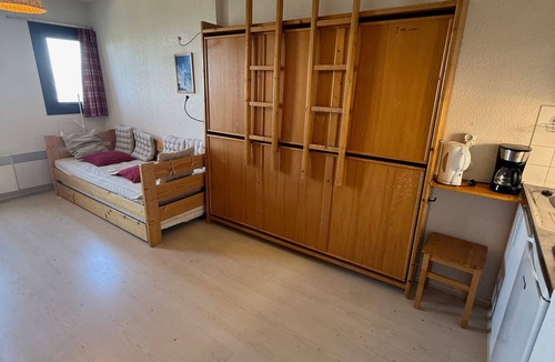 Prapoutel Apartment | Studio for 3, slopeside in Les Adrets