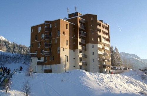 Prapoutel Apartment | Studio for 3, slopeside in Les Adrets