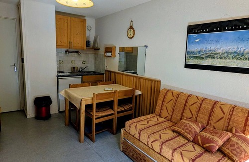 Prapoutel Apartment | Studio for 3, ski-in/ski-out, balcony