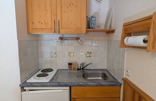 Prapoutel Apartment | Studio for 3, ski-in/ski-out, balcony