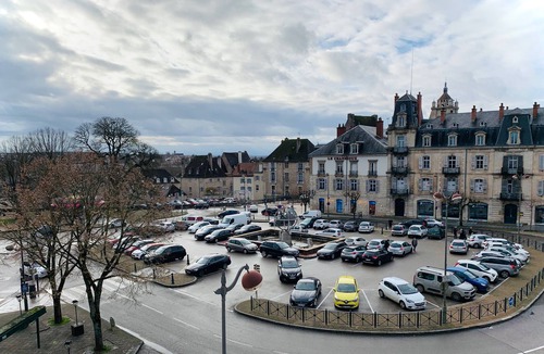 Paroisse Notre-Dame Apartment | ★Studio Frères Lumière★Centre ville Dole - Wifi Netflix