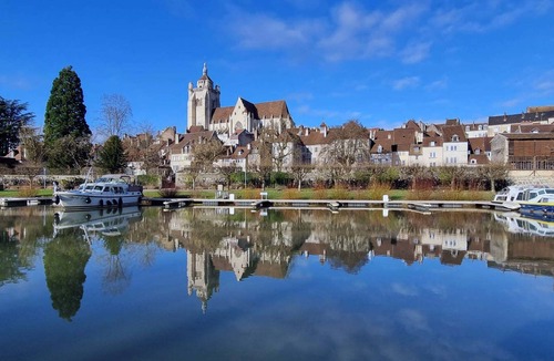 Paroisse Notre-Dame Apartment | ★Studio Frères Lumière★Centre ville Dole - Wifi Netflix