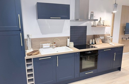 Saint-Paul-Trois-Chateaux Apartment | Studio-Suite-Ensuite with Shower-Slopeside