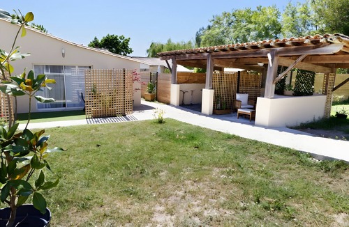 Saint-Savin Apartment | Studio 'Gîte Cosy' with Shared Terrace, Wi-Fi and Air Conditioning