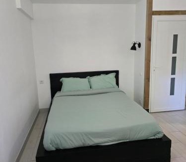 Guilherand-Granges Apartment | Studio indépendant avec accès piscine et extérieur