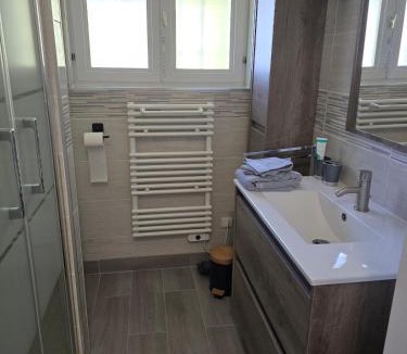 Guilherand-Granges Apartment | Studio indépendant avec accès piscine et extérieur