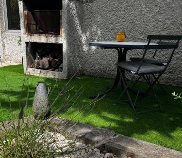 Saint-Didier Apartment | Studio indépendant climatisé en Provence