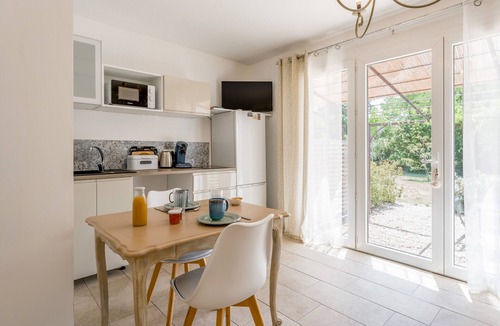 Taillades Apartment | Studio "La Cigale" with Mountain View, Wi-Fi, and Air Conditioning