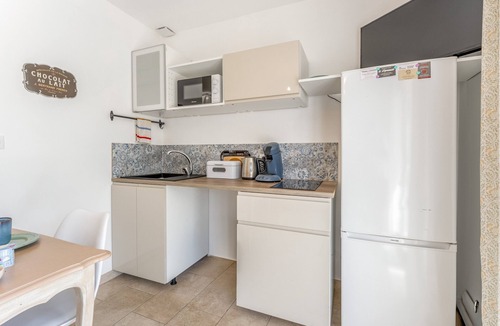 Taillades Apartment | Studio "La Cigale" with Mountain View, Wi-Fi, and Air Conditioning