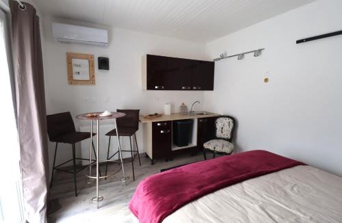 Longeault Apartment | studio Lise Marion, calme,climatisé, parking privé