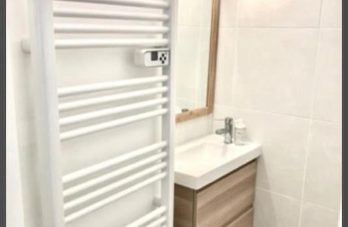 Bagneux Apartment | Studio Neuf, Meublé PS2-5 avec climatisation et parking payants
