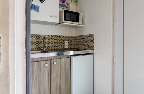Taillades Apartment | Studio "Olivier" with Mountain View, Wi-Fi and Air Conditioning