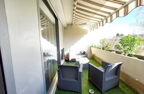 Moulins Apartment | Studio on the banks of the Allier