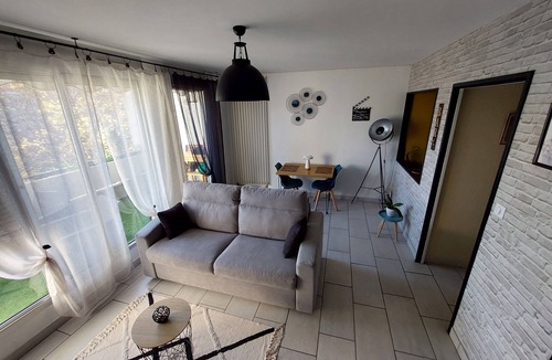 Moulins Apartment | Studio on the banks of the Allier
